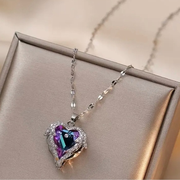 Elegant Silver and Purple Heart Pendant Necklace. - Picture 4 of 5